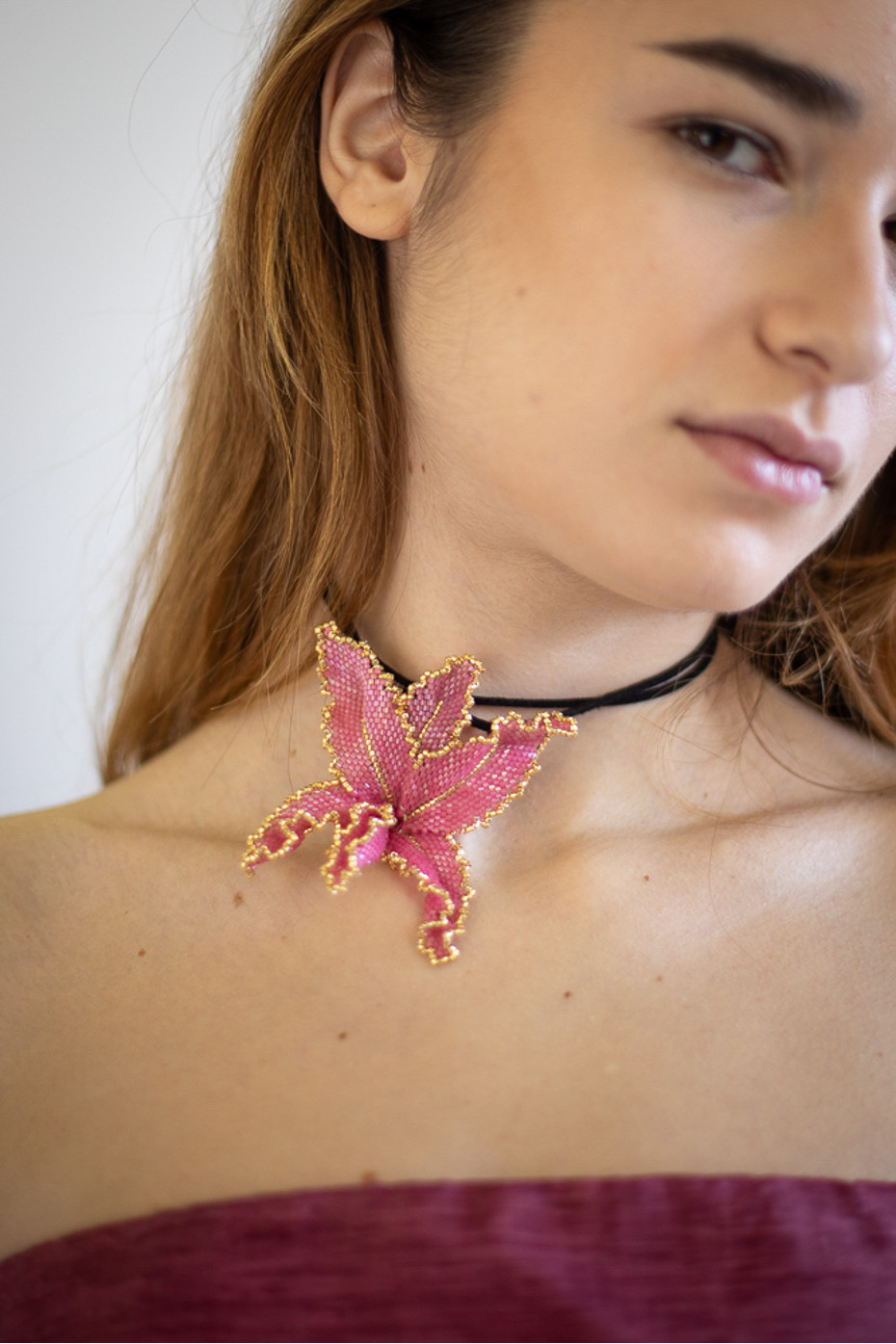 Collana gioiello tessili fatti a mano Orchidea