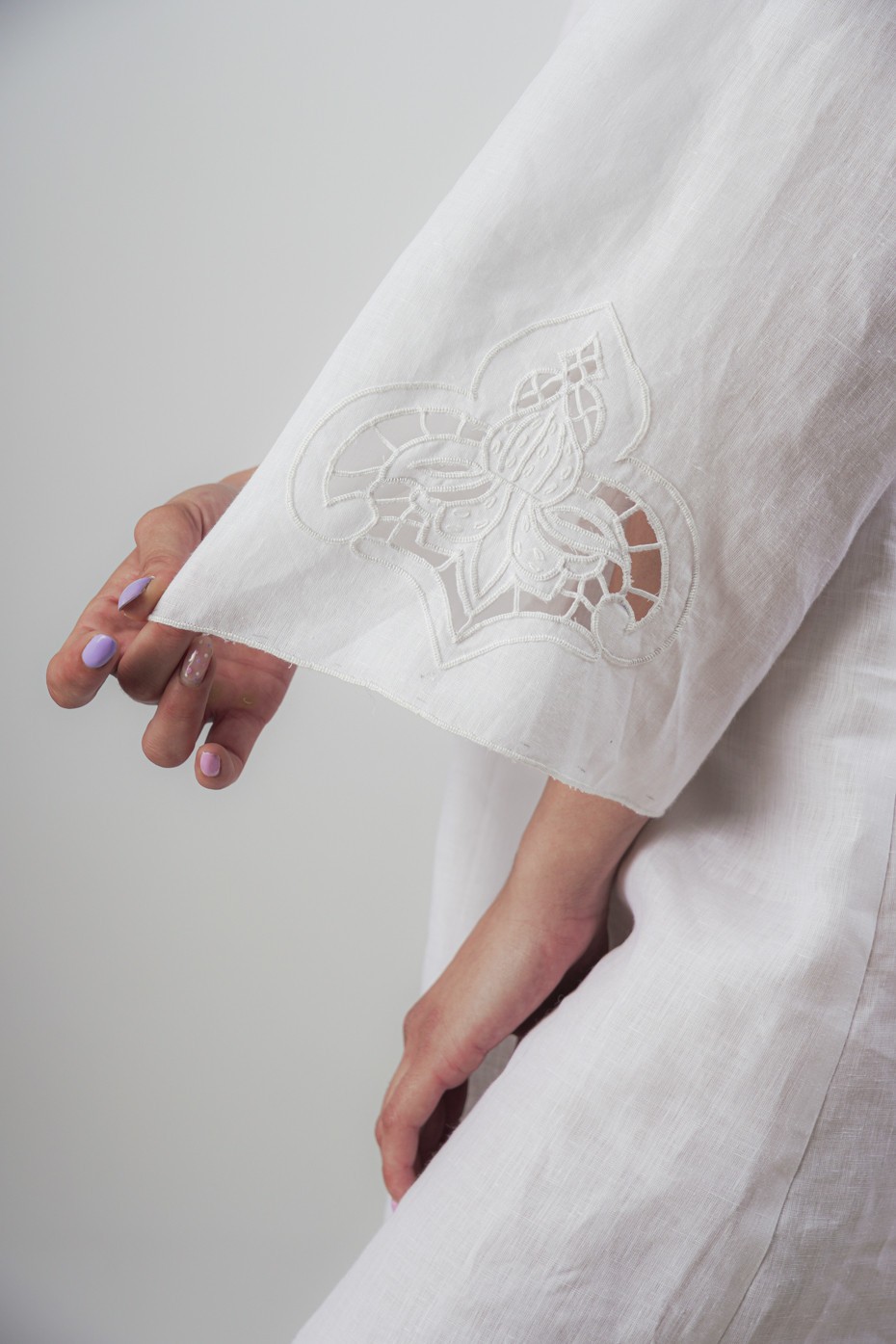 Abito sartoriale puro lino ricamo intaglio Fasano