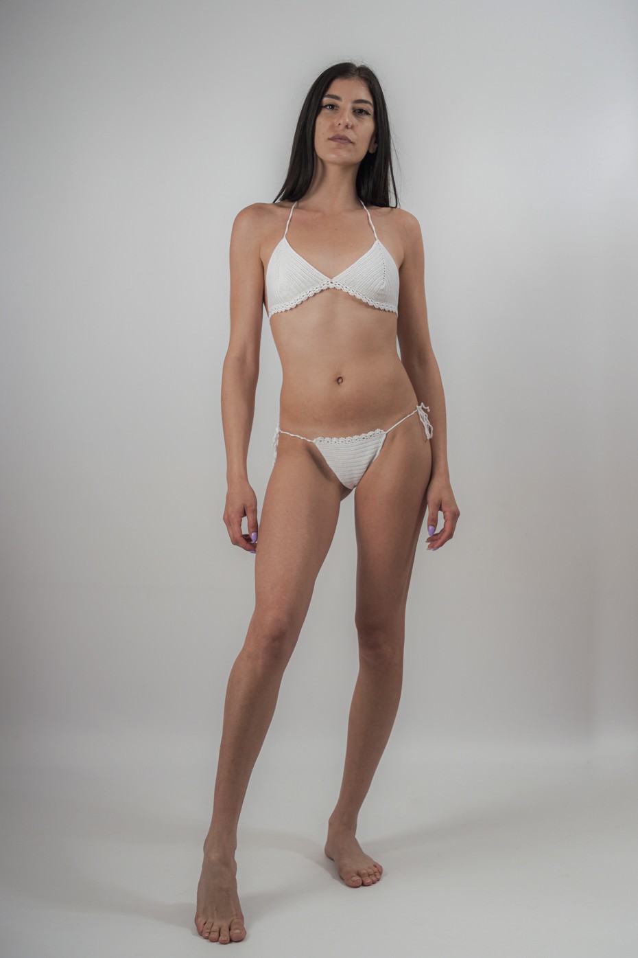 Costume bikini fatto a mano ad uncinetto bianco