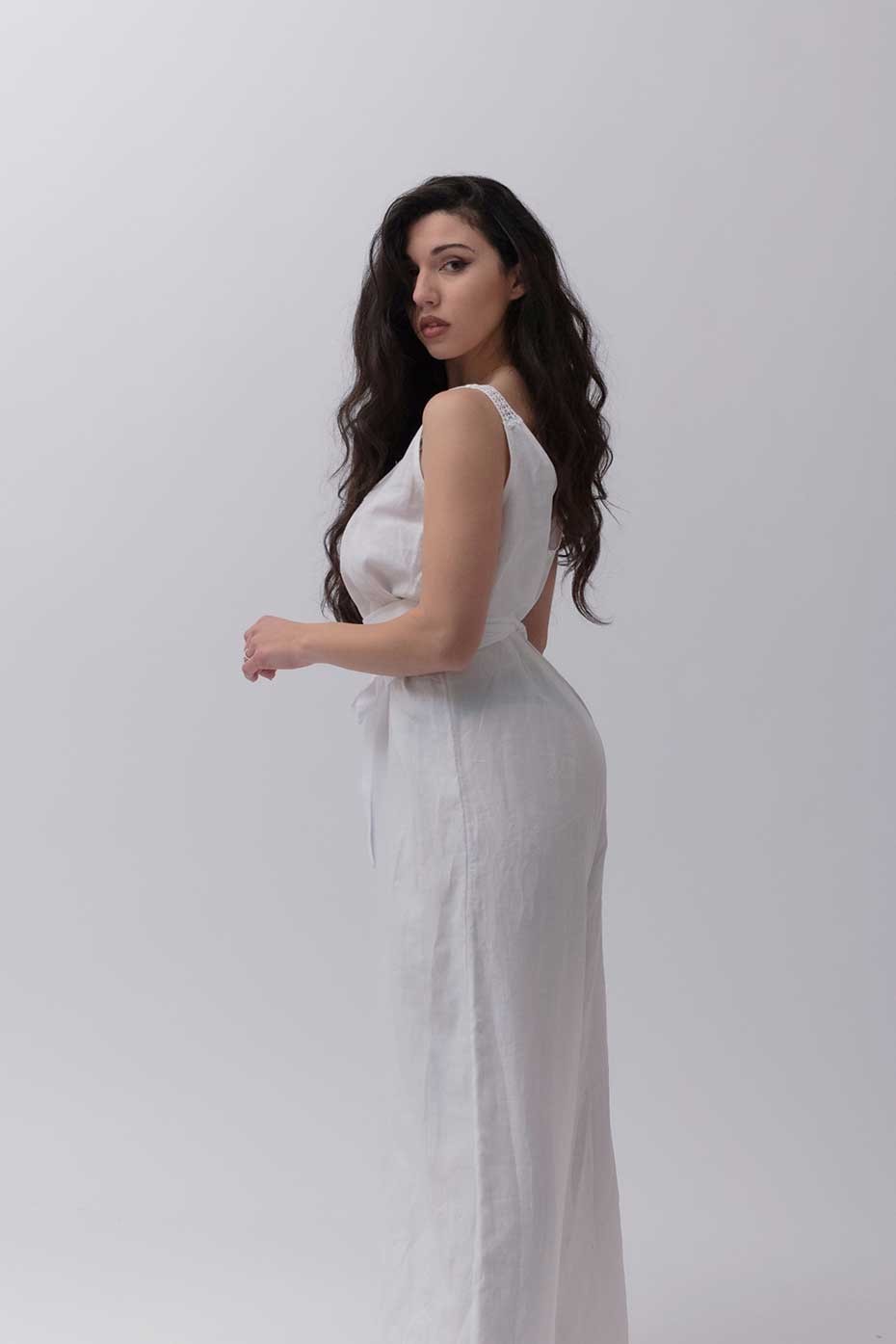 Tuta sartoriale in puro lino e uncinetto Alberobello 2