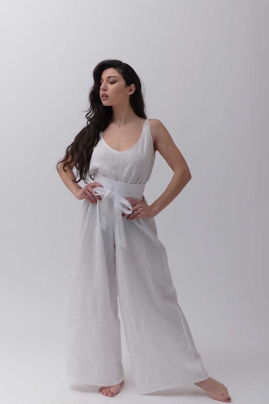 Tuta sartoriale in puro lino e uncinetto...