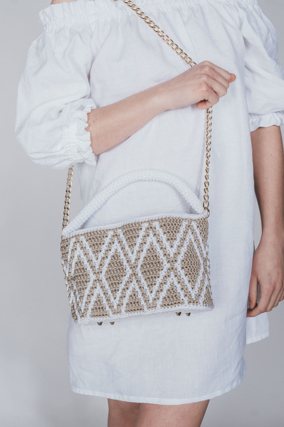 Borsa fatta a mano con lavorazione crochet Mavugliola media