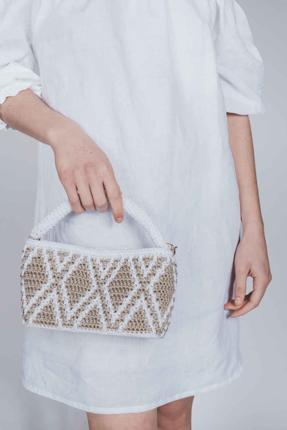 Borsa fatta a mano con lavorazione crochet Mavugliola...