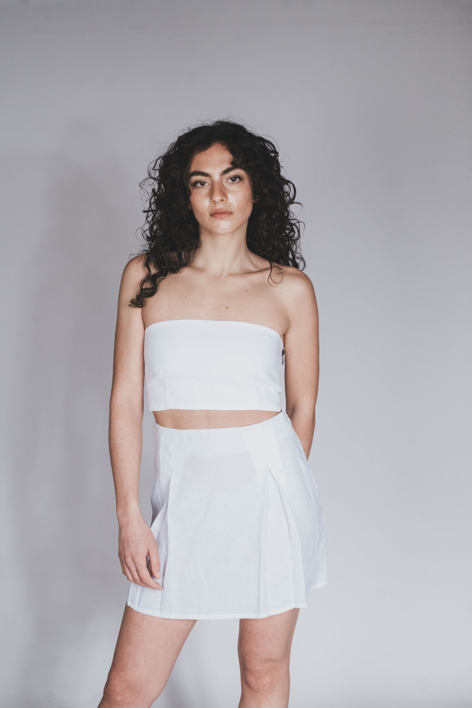 Gonna corta puro lino con pieghe Fiumara