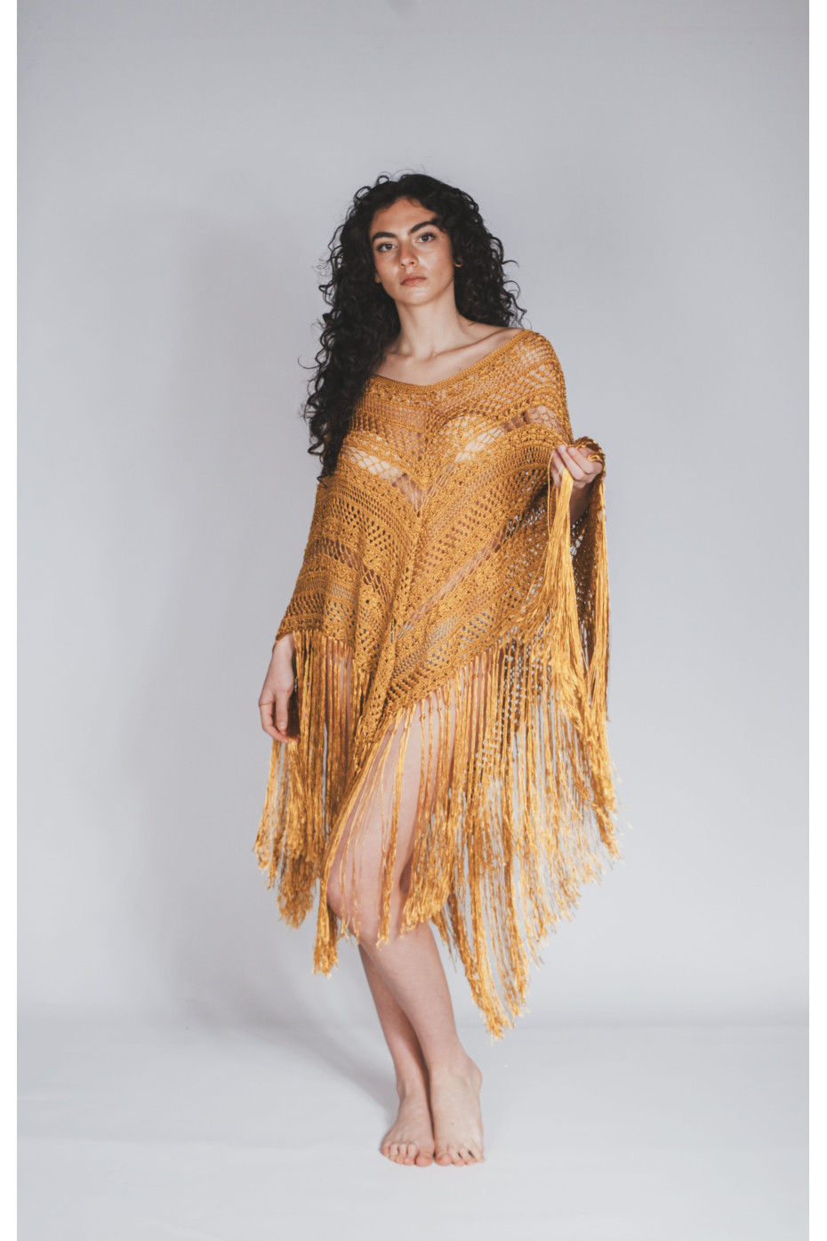 Poncho ad uncinetto con filato seta mare Villa Castelli 2